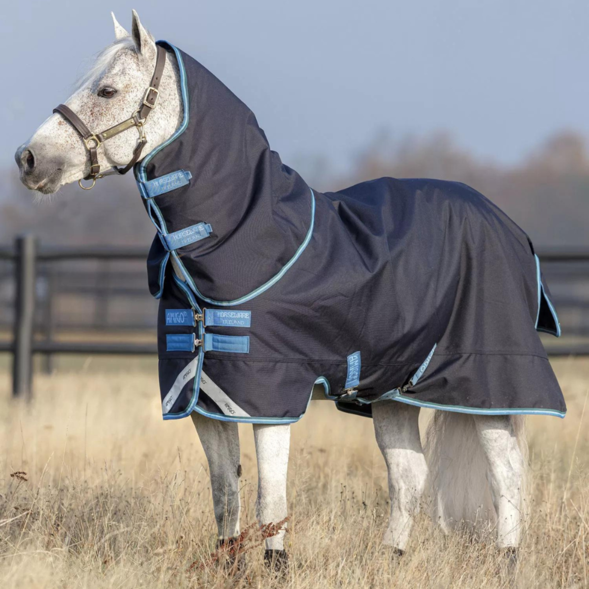 Amigo Bravo 12 Pony Plus Turnout, 250gm Medium
