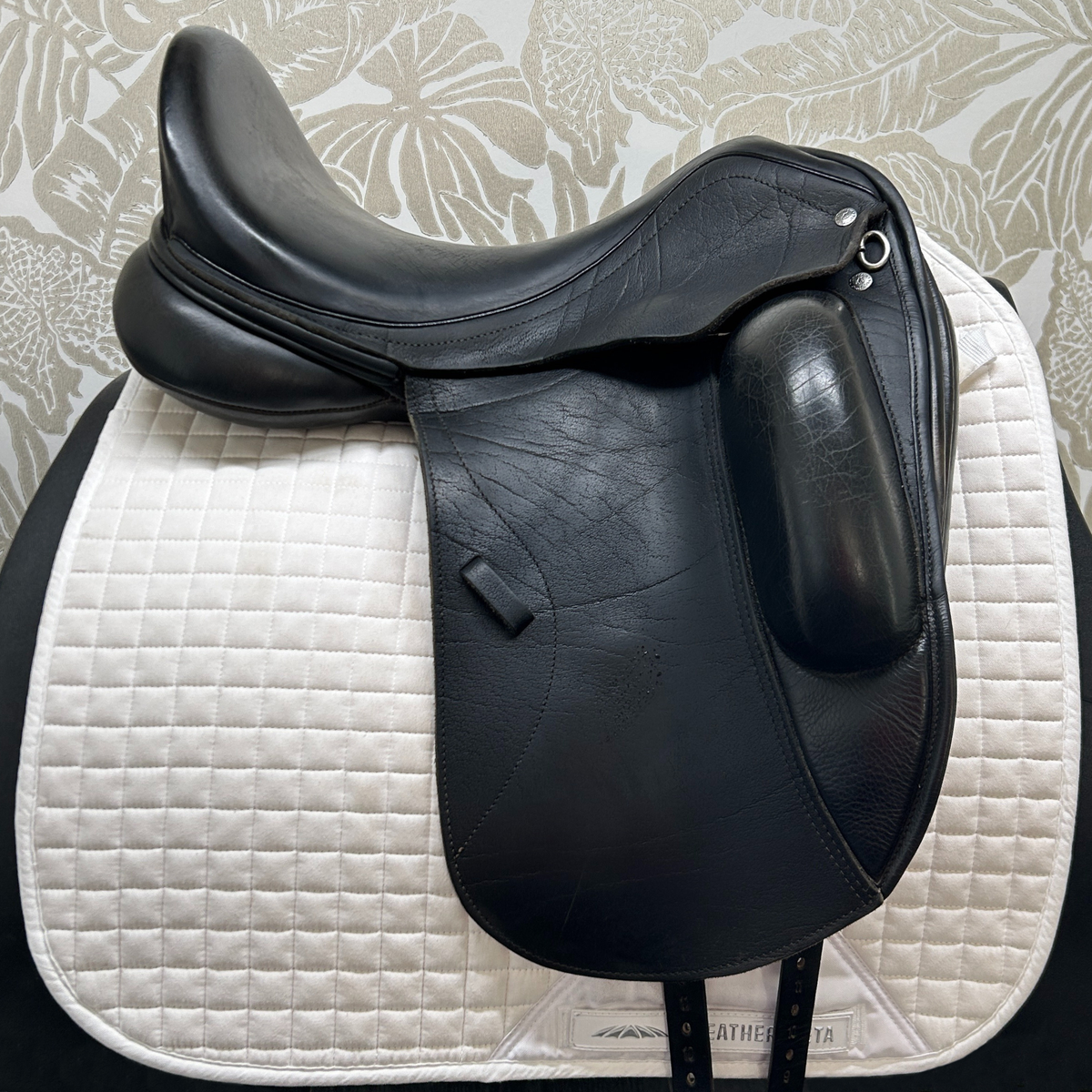 Used 18" Custom Advantage R Dressage Saddle
