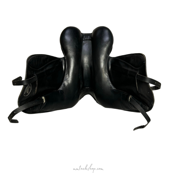 Panels (the underside of the saddle) of the Custom Saddlery Icon Flight Monoflap Dressage Saddle.