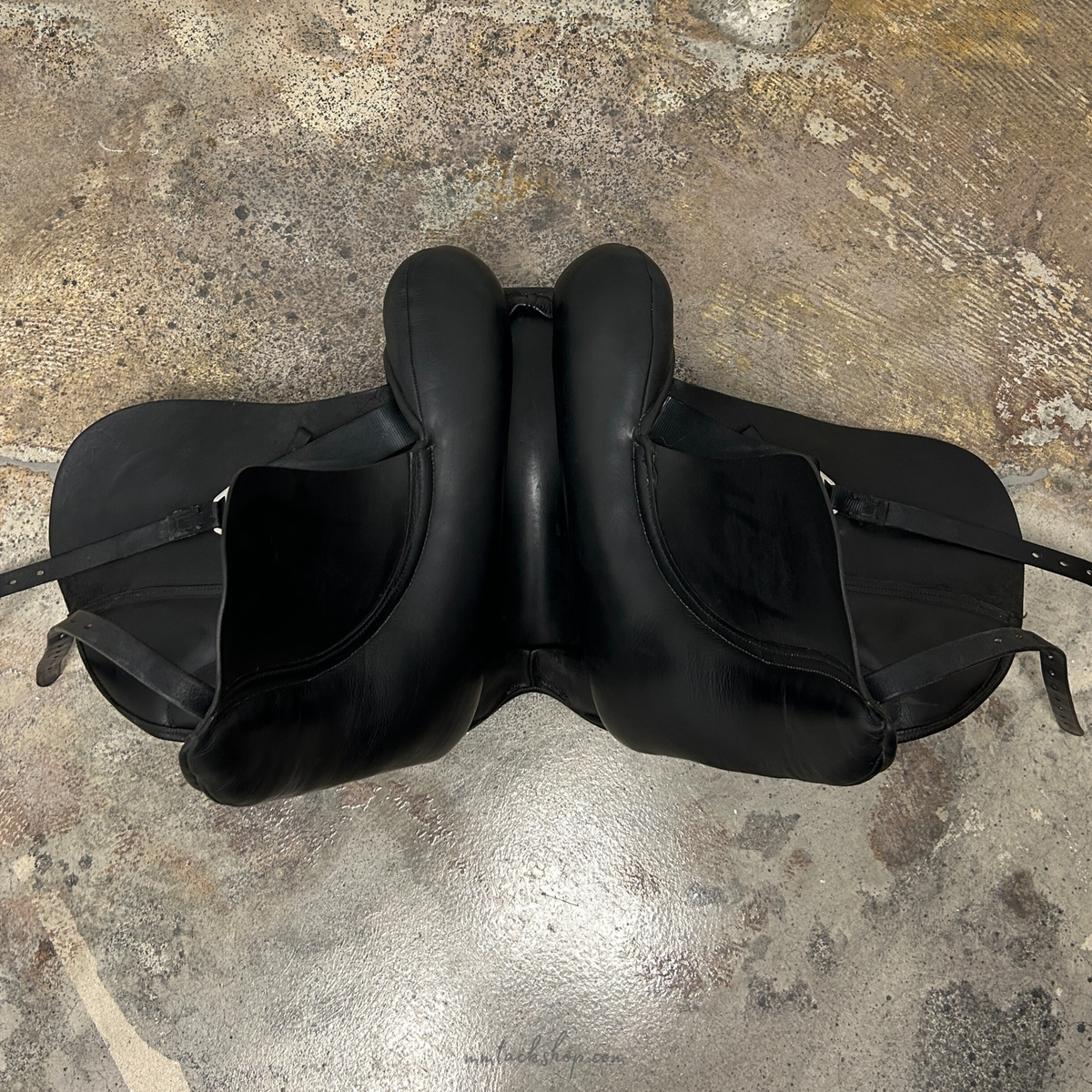 Used 17" Custom Wolfgang Signature Solo Dressage Saddle