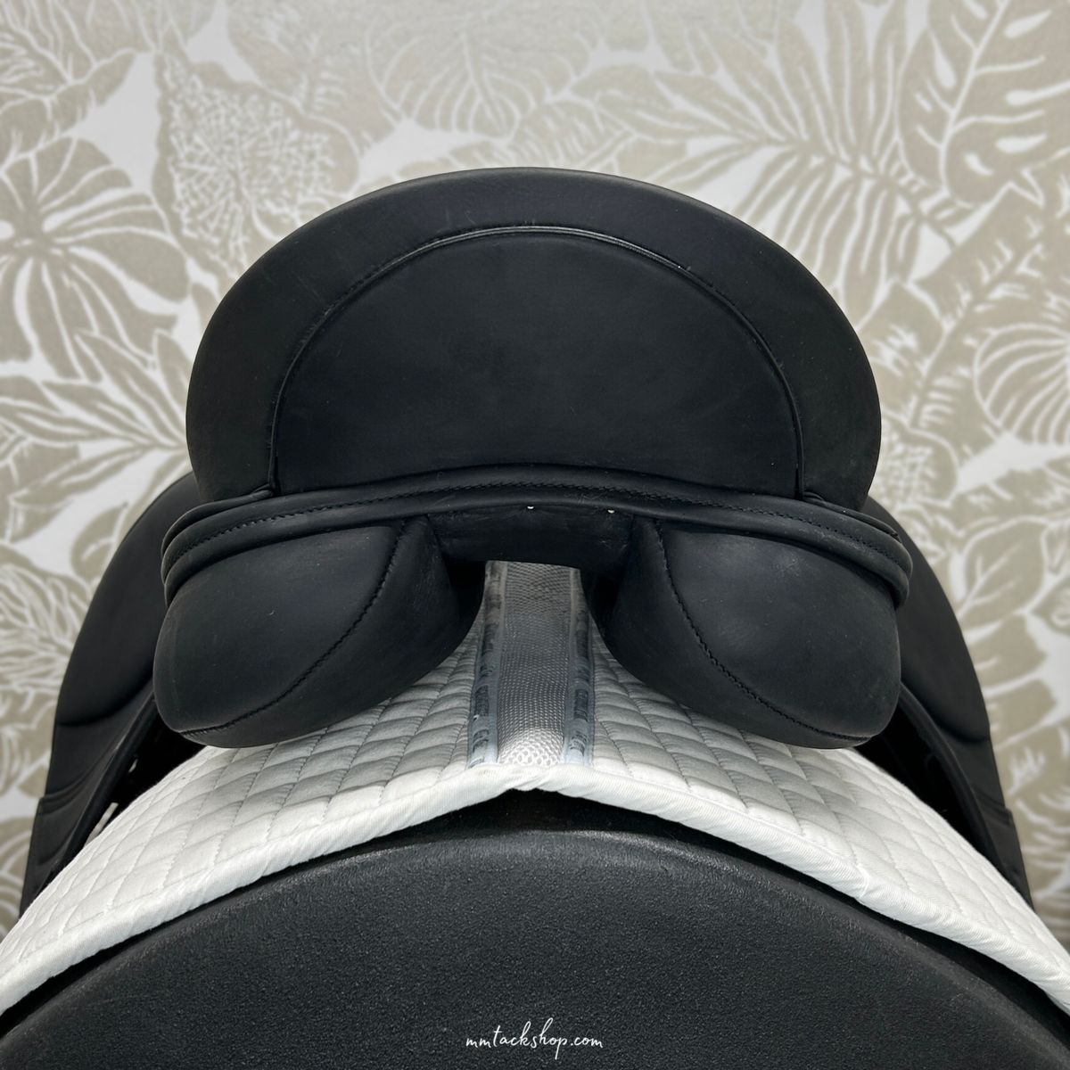 Albion Kontinuum Dressage Saddle 17.5" Med/Wide