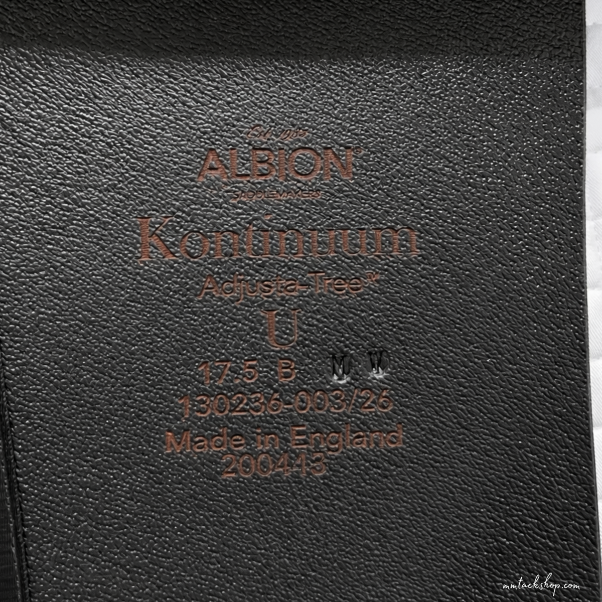 Albion Kontinuum Dressage Saddle 17.5" Med/Wide