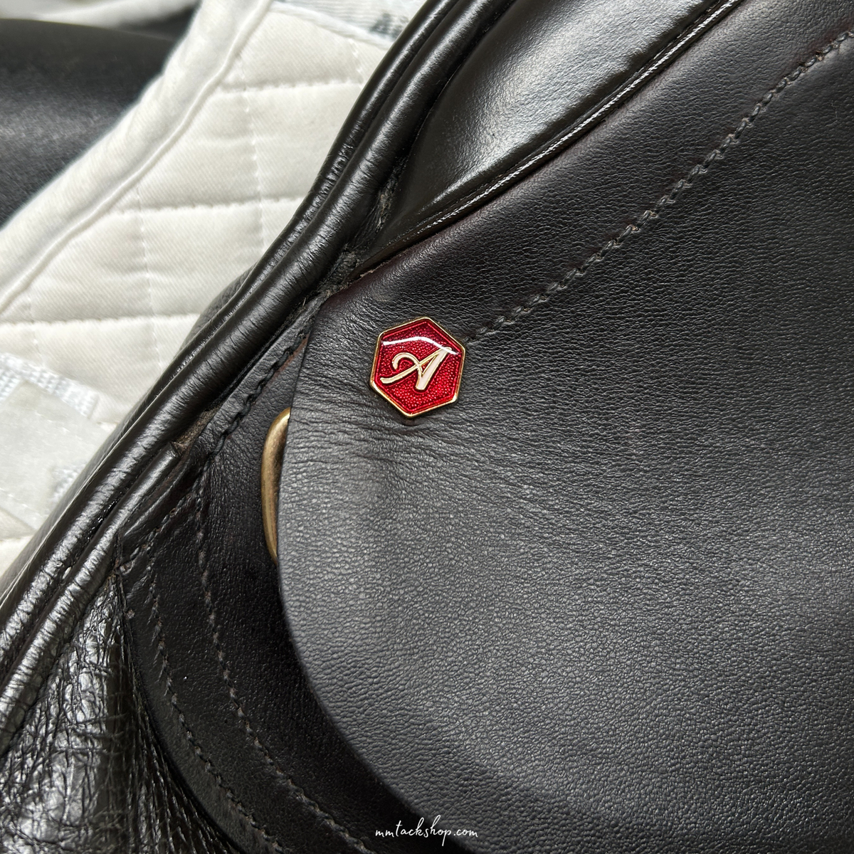 Close up of the near side head pin on a dark Havana demo Albion 17.5" flat forward, medium wide jump saddle.