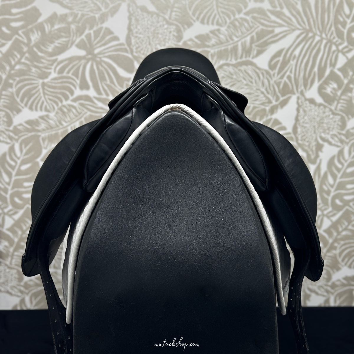 DEMO 18" Fairfax World Class I Dressage Saddle, Standard Flap