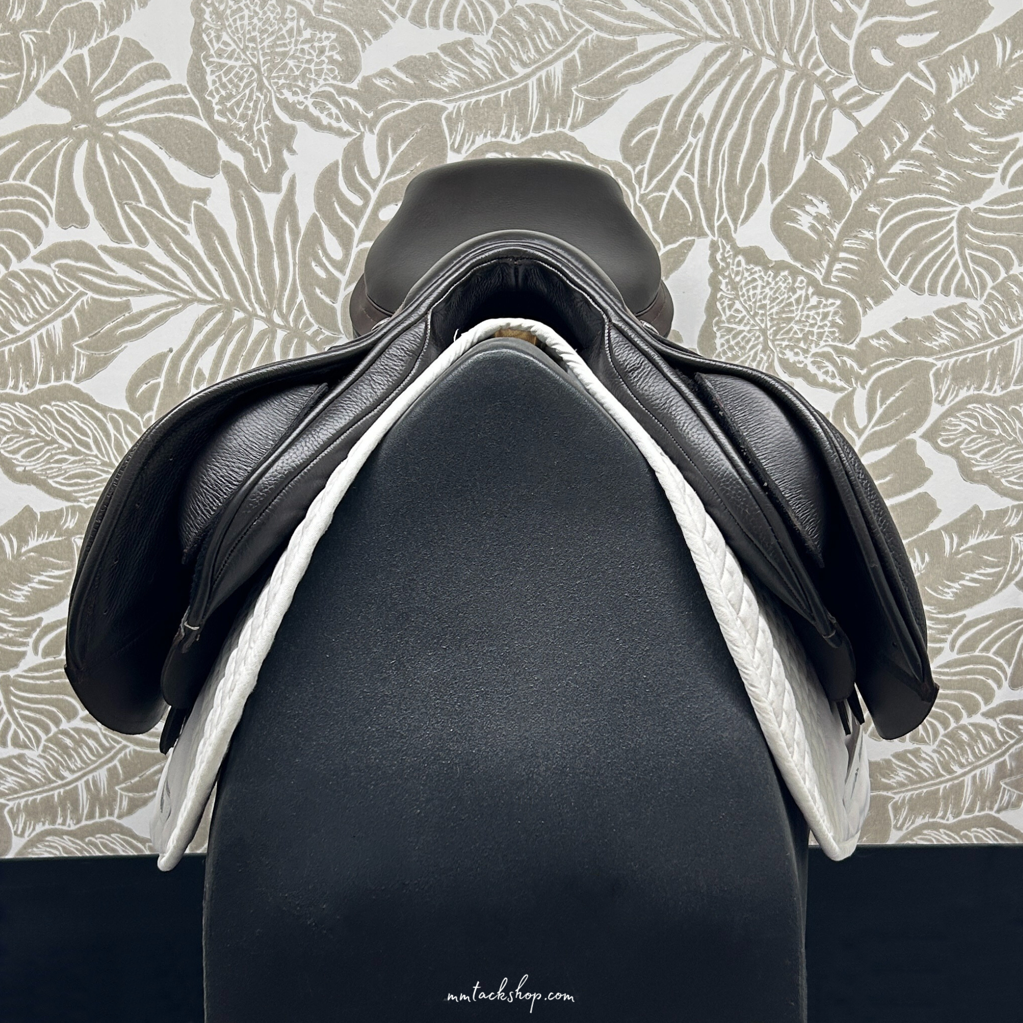 DEMO 17.5" Albion Kontrol Flat Forward Jump Saddle, Wide