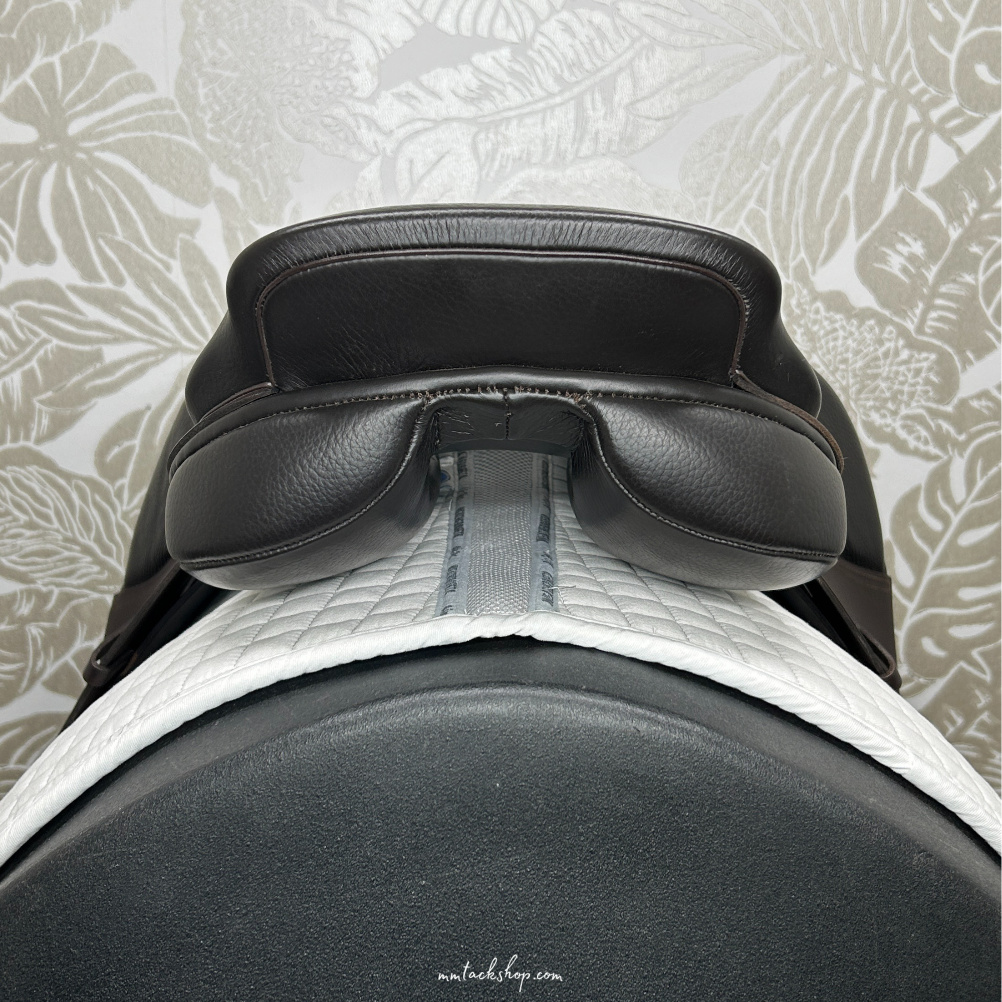 DEMO 17.5" Albion Kontrol Flat Forward Jump Saddle, Wide