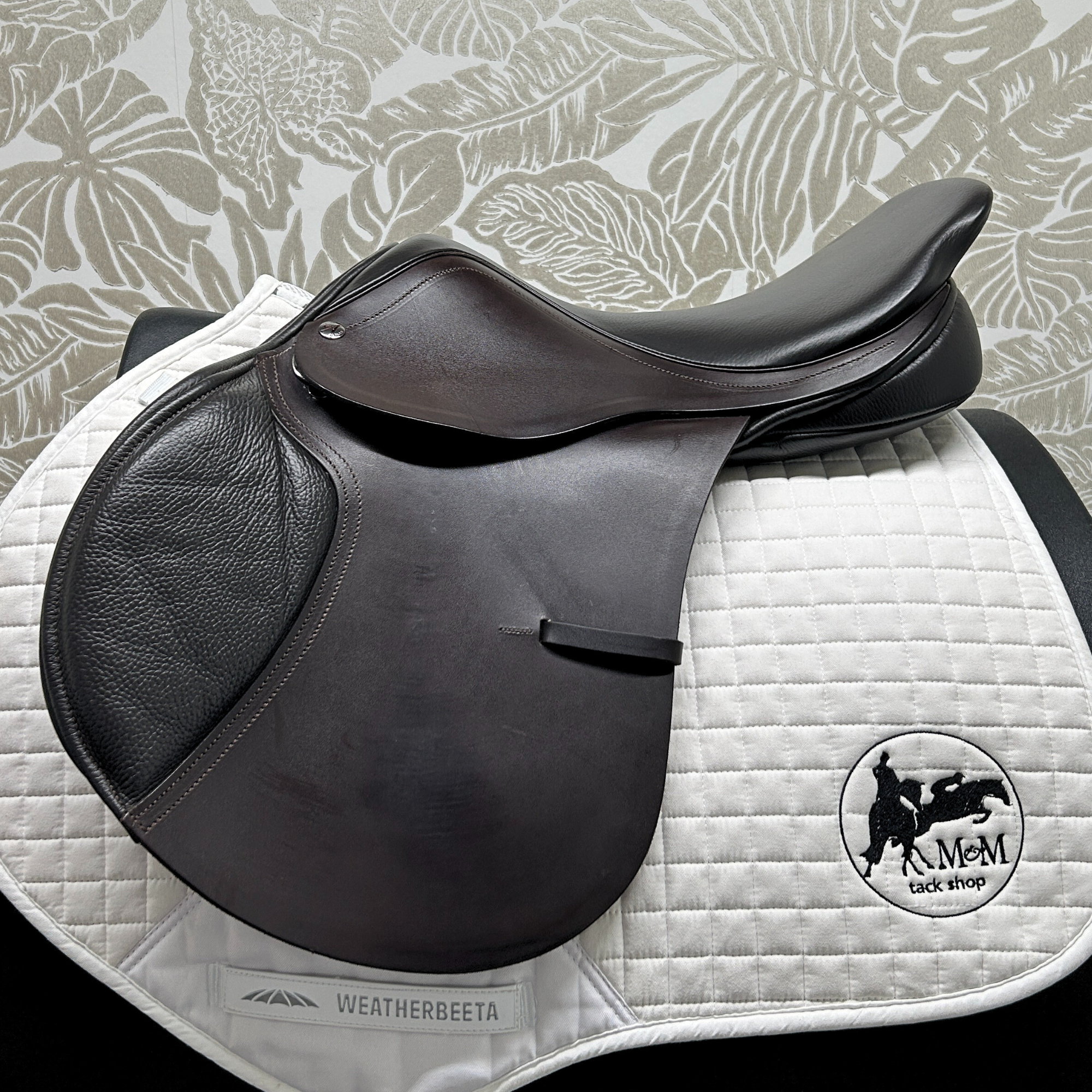 DEMO 17.5" Albion Kontrol Flat Forward Jump Saddle, Wide