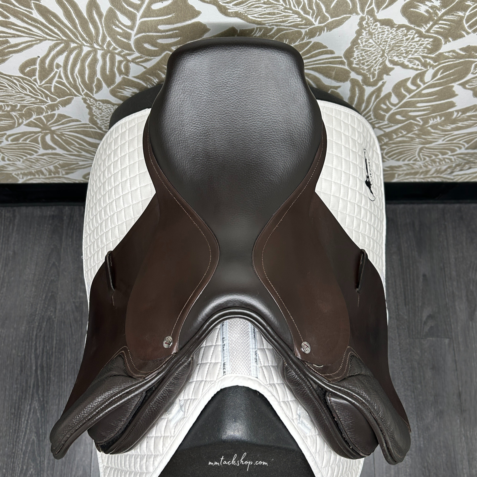 DEMO 17.5" Albion Kontrol Flat Forward Jump Saddle, Wide