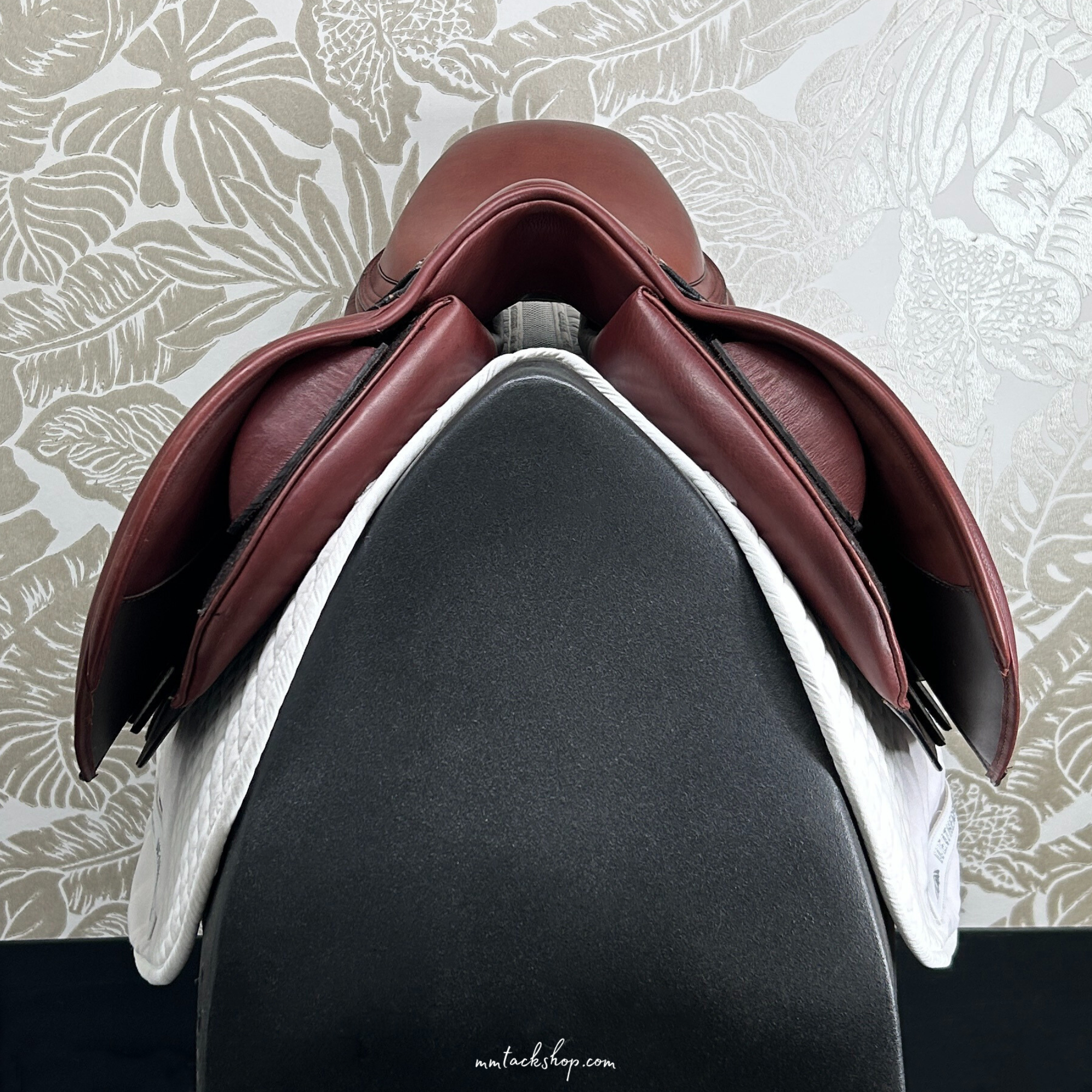 DEMO 17" HDR Laureate IGP Close Contact Saddle