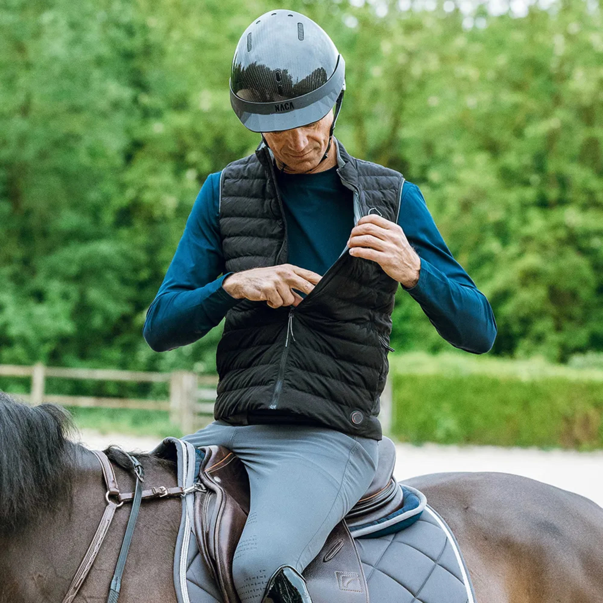 Equitheme Charlie Heated Vest, Black