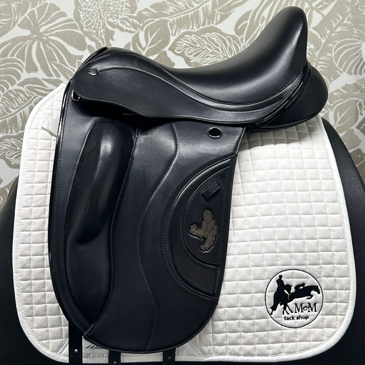 Fairfax World Class II Dressage Saddle, Full Panel 18"