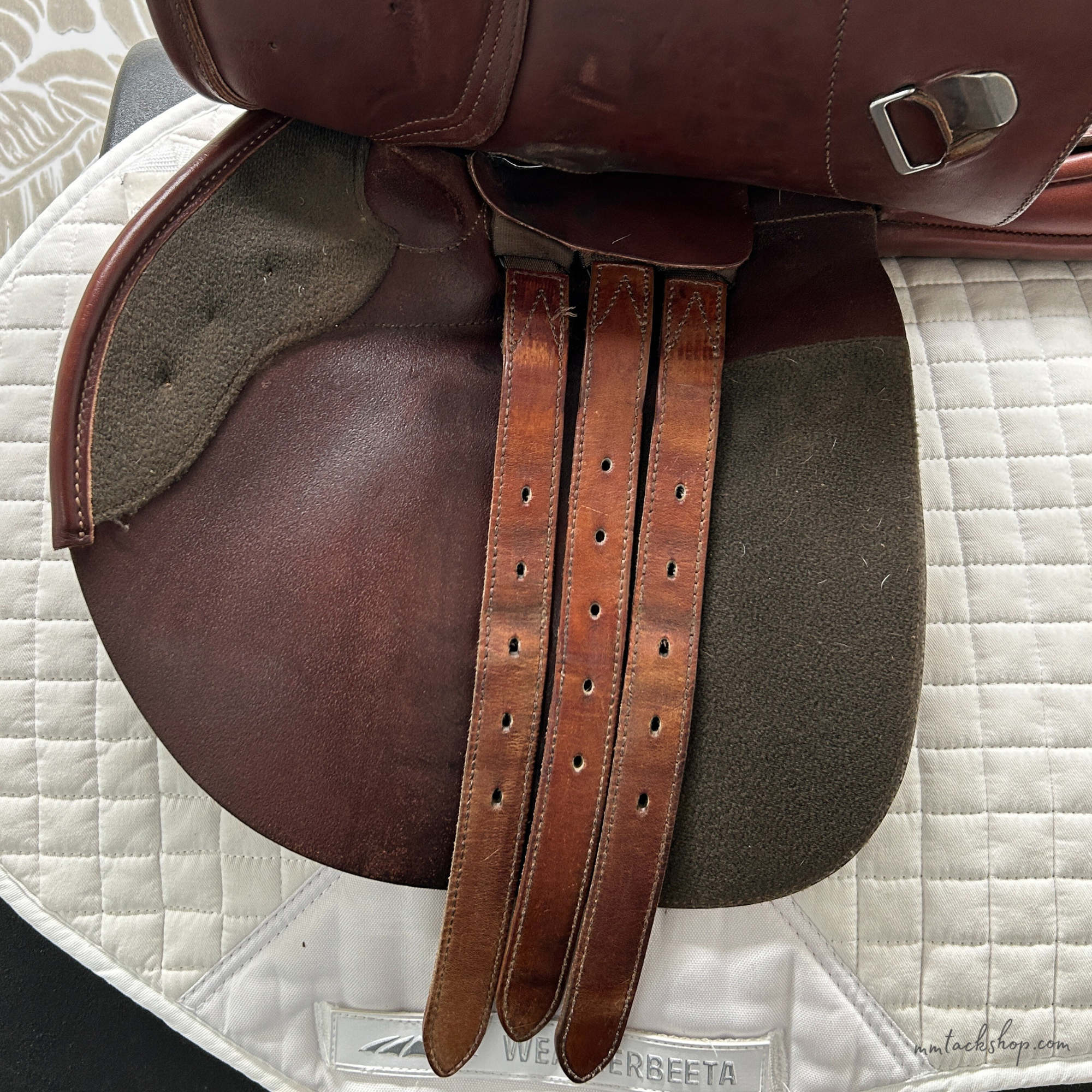 Used 17.5" Bates Elevation Close Contact Saddle