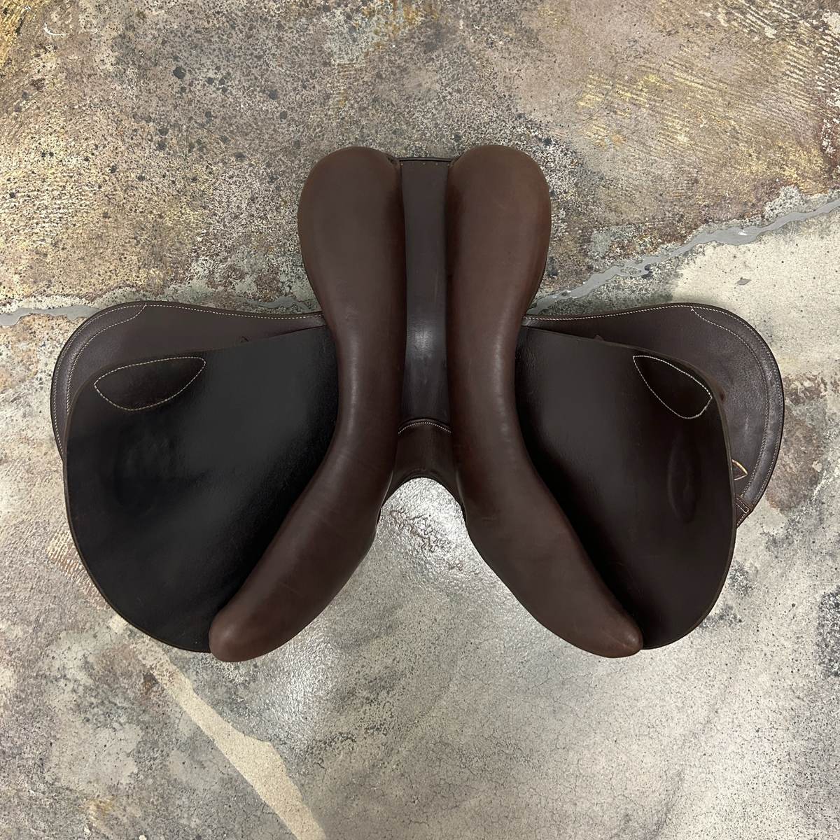 Used 17" Intrepid Pro-Trainer Arwen Deluxe Close Contact Saddle