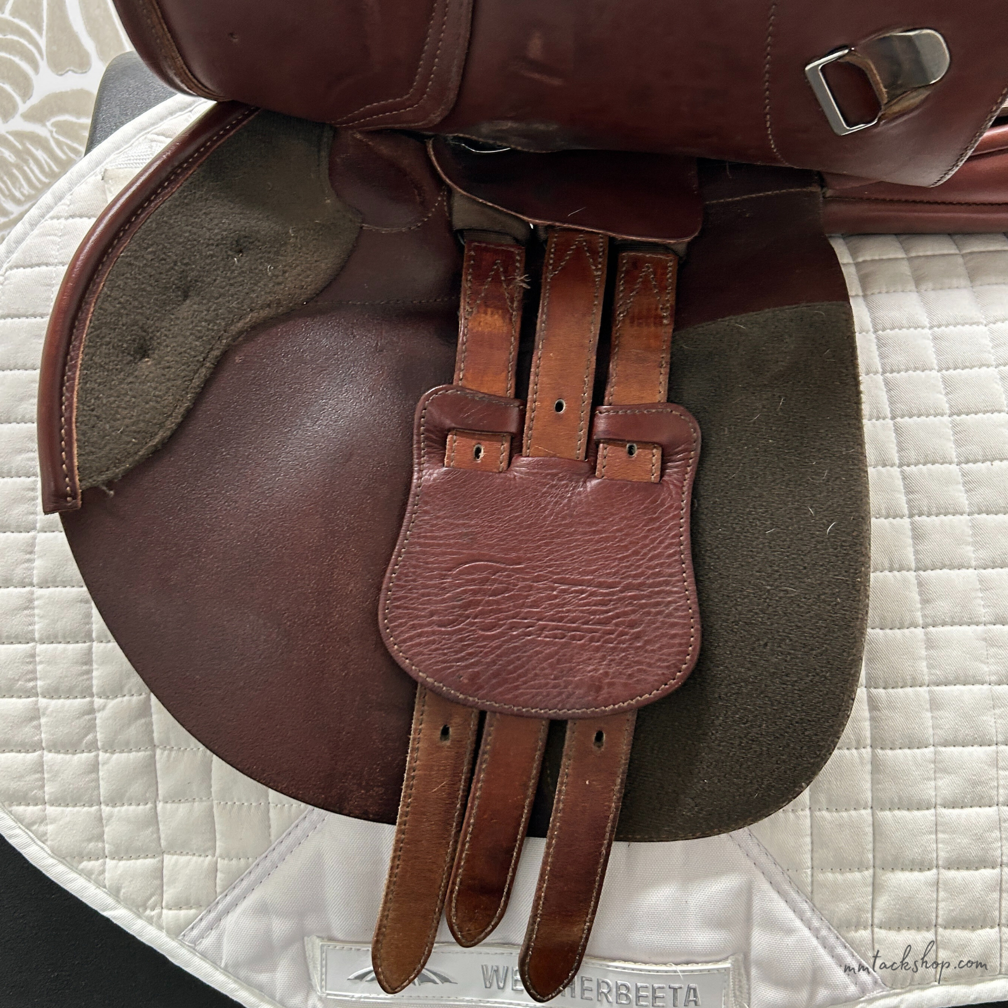 Used 17.5" Bates Elevation Close Contact Saddle