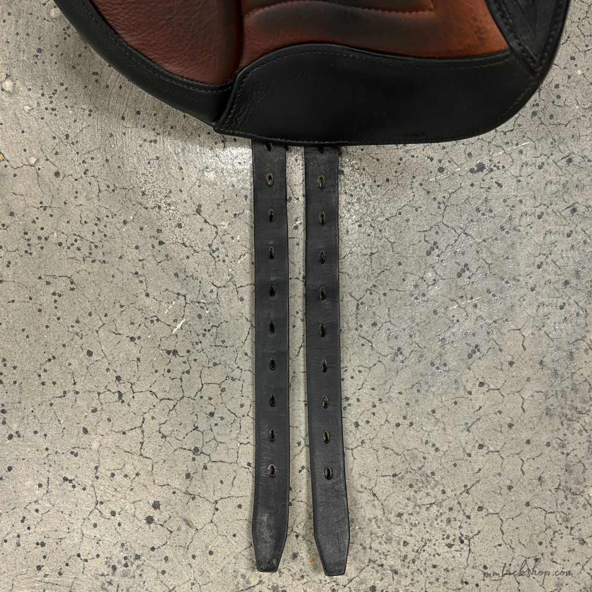 Used 17.5" Schlesse Tribute Monoflap Dressage Saddle