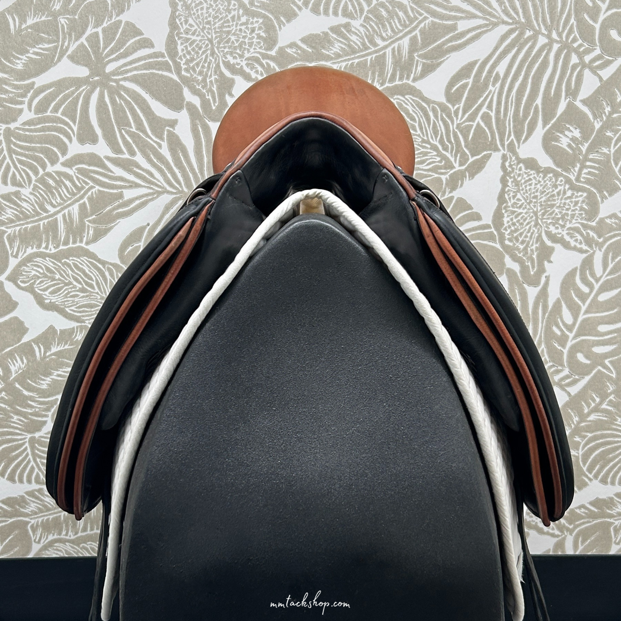 Used 17.5" Schlesse Tribute Monoflap Dressage Saddle