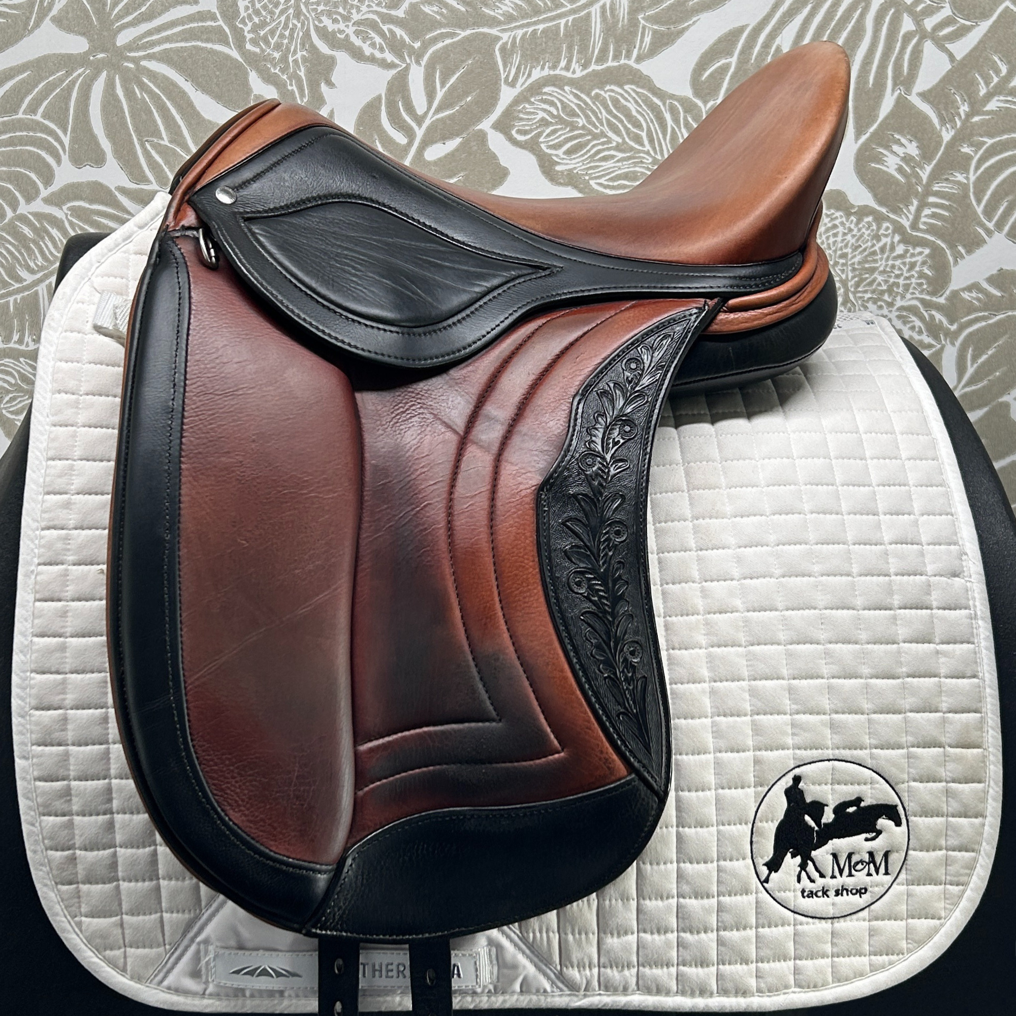 Used 17.5" Schlesse Tribute Monoflap Dressage Saddle