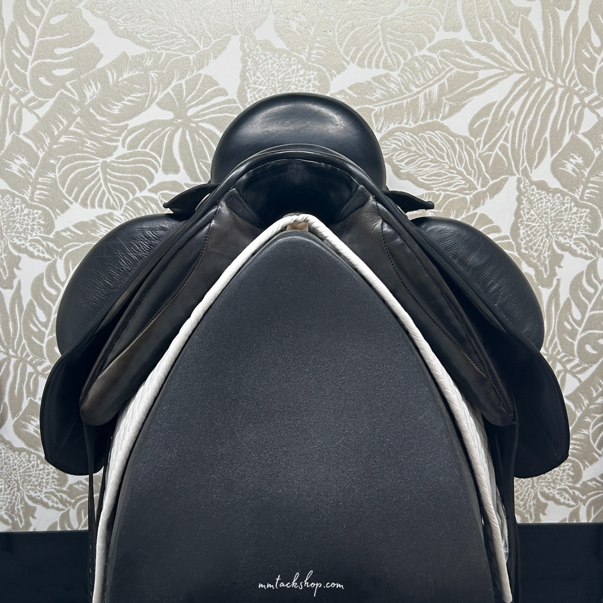 Used 18" Custom Advantage R Dressage Saddle