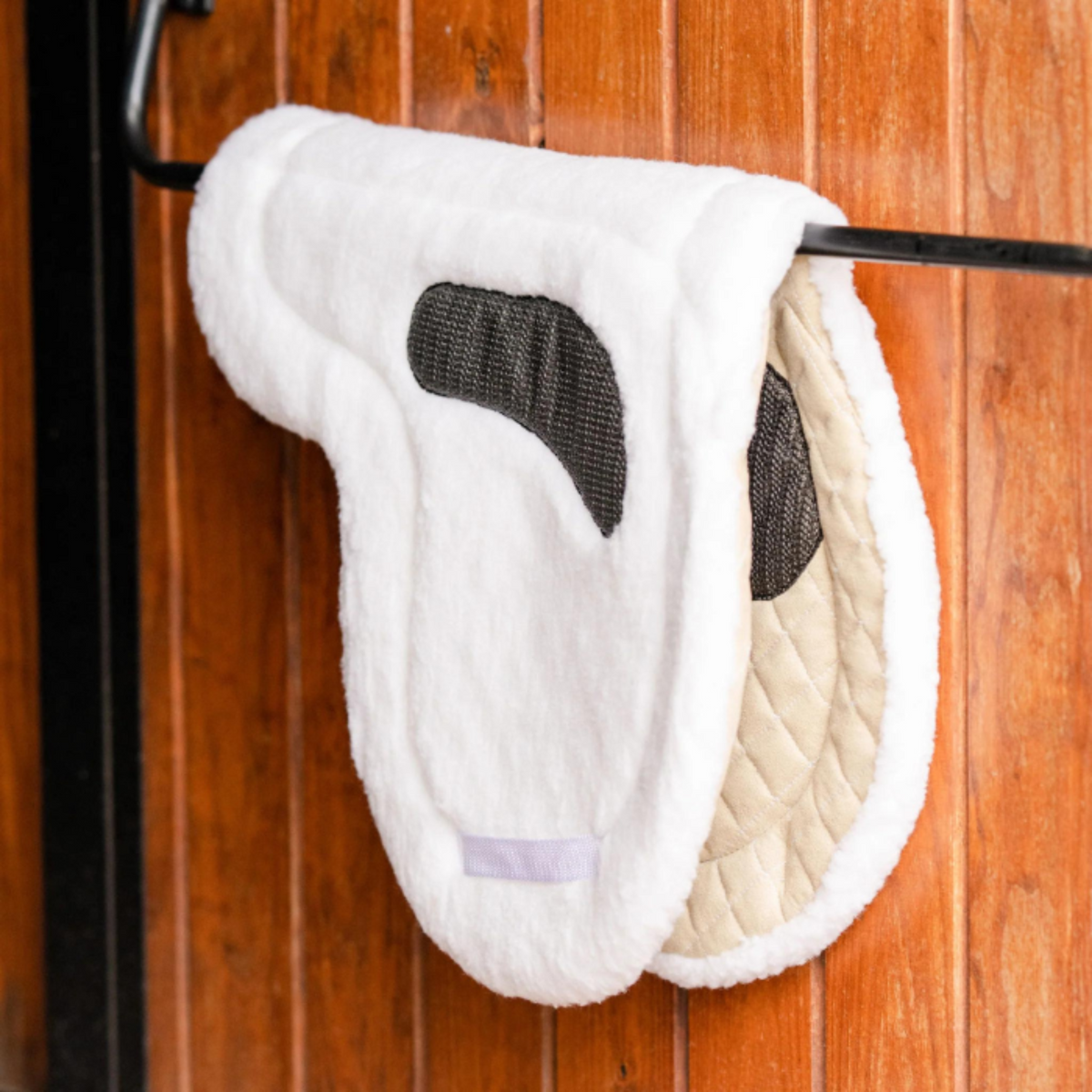 EquiFit Essential Hunter Pad with black nonslip grip.