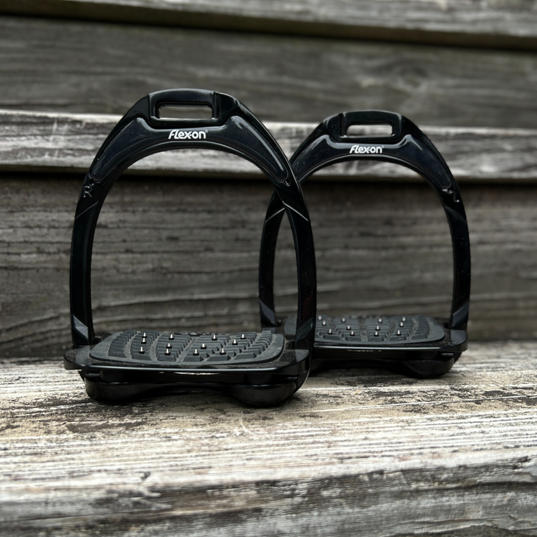 Flex-on Aluminum Stirrups, Inclined Ultra Grip, Black