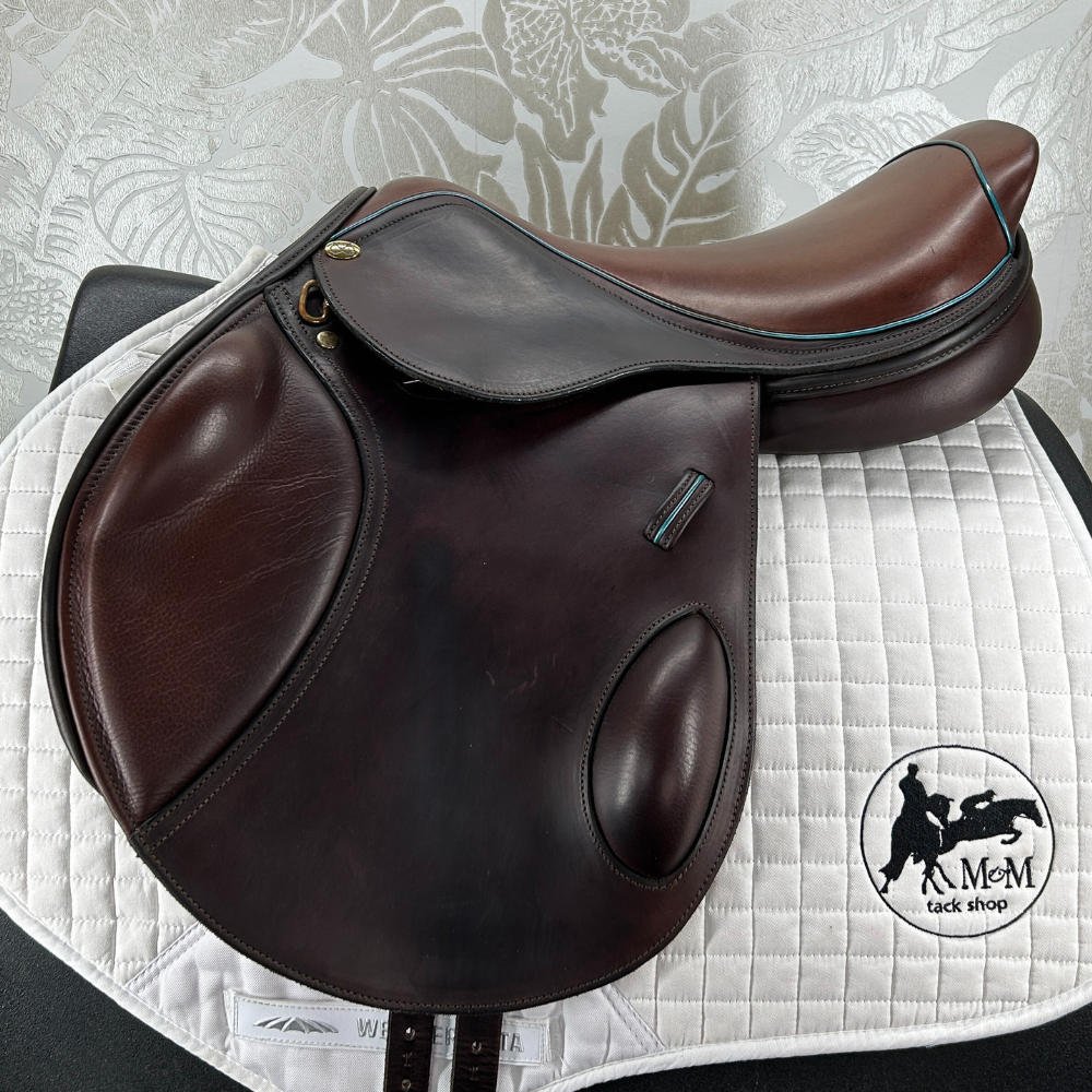 Image of 17.5" used Ryder Riviera Tropheé jump saddle's near side. 