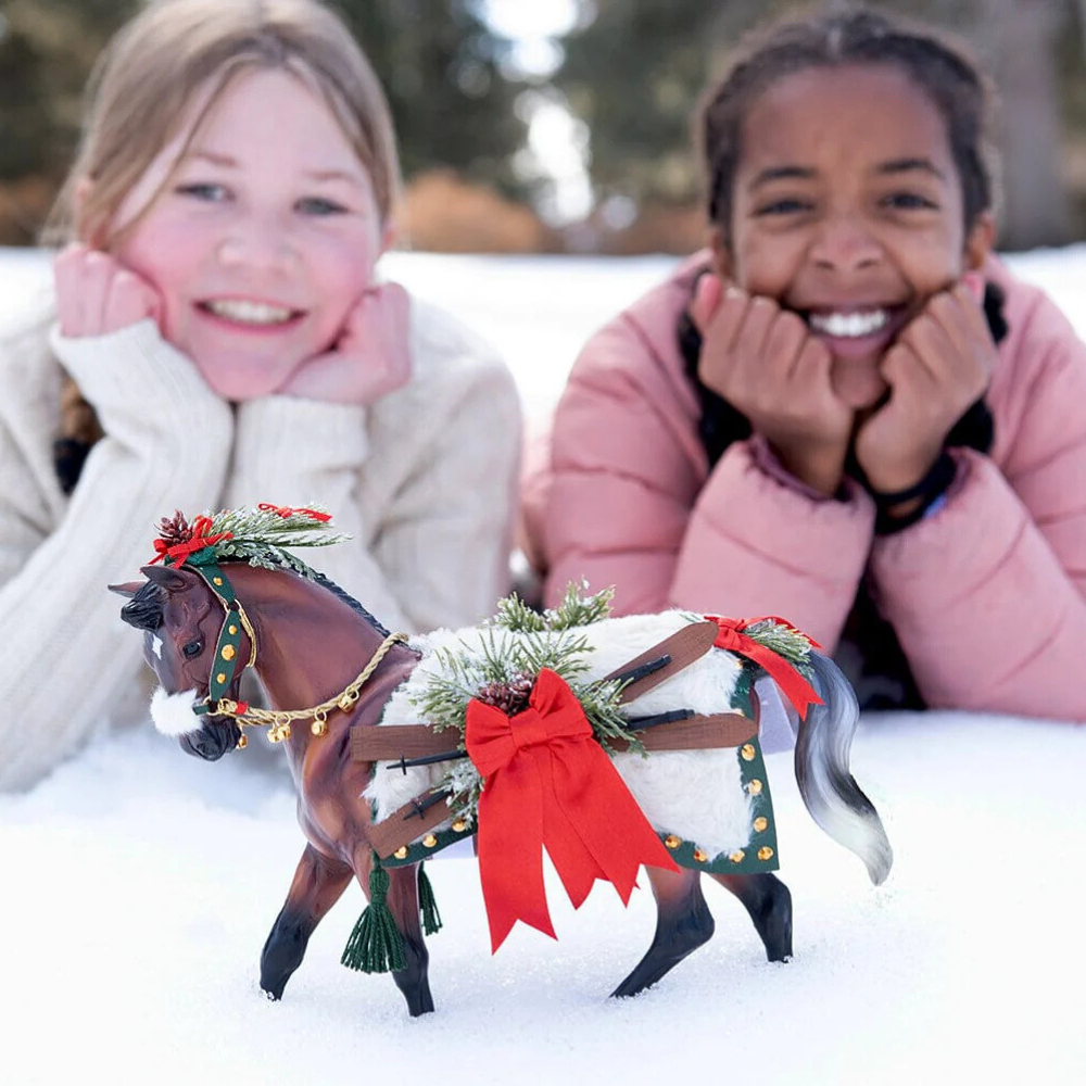 Breyer 2024 Holiday Horse Après Ski