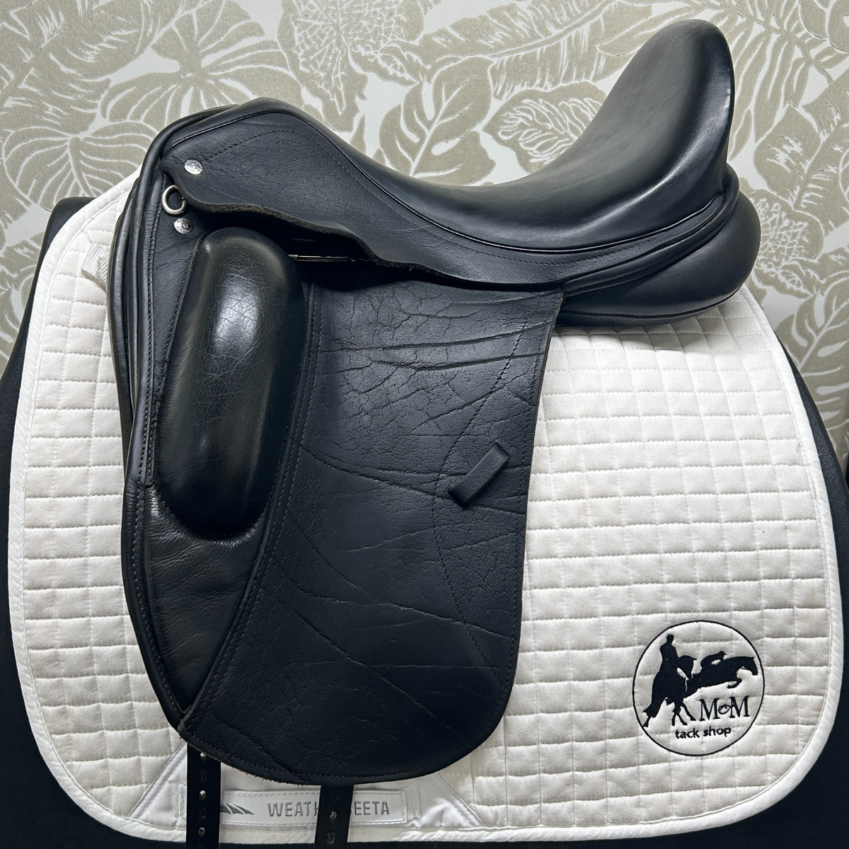 Used 18" Custom Advantage R Dressage Saddle