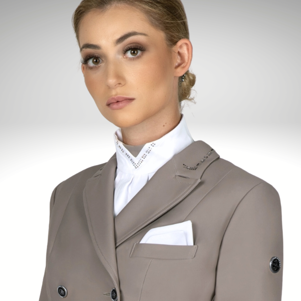 fair-play-faven-stock-tie-white-almond-frost-lifestyle