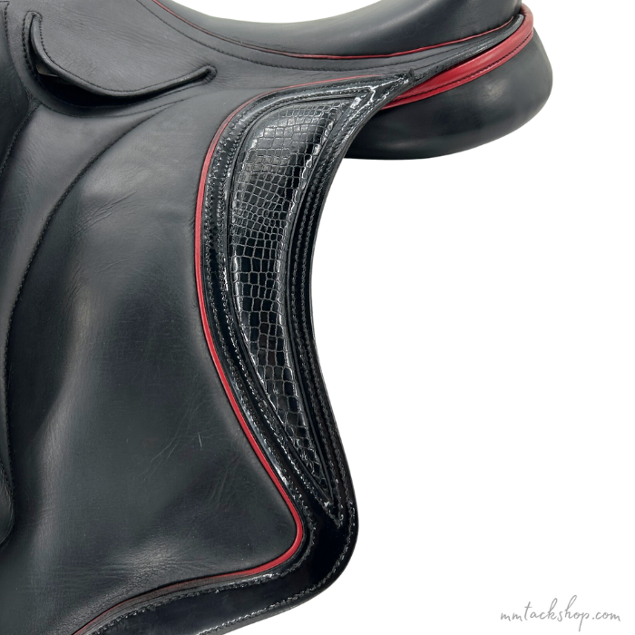 Stackhouse Monoflap Dressage Saddle Flap Detailing