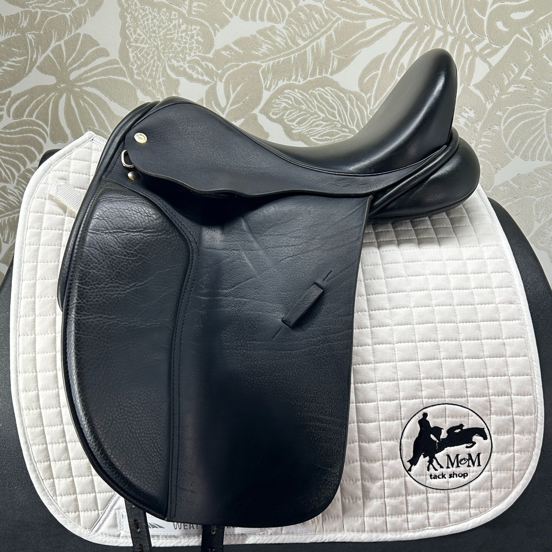 Used Black Country Eloquence Dressage Saddle