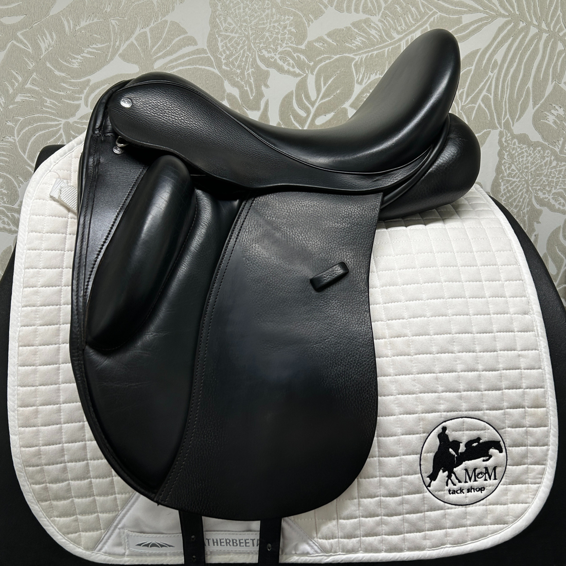 Used 17&quot; Custom Wolfgang Signature Solo Dressage Saddle