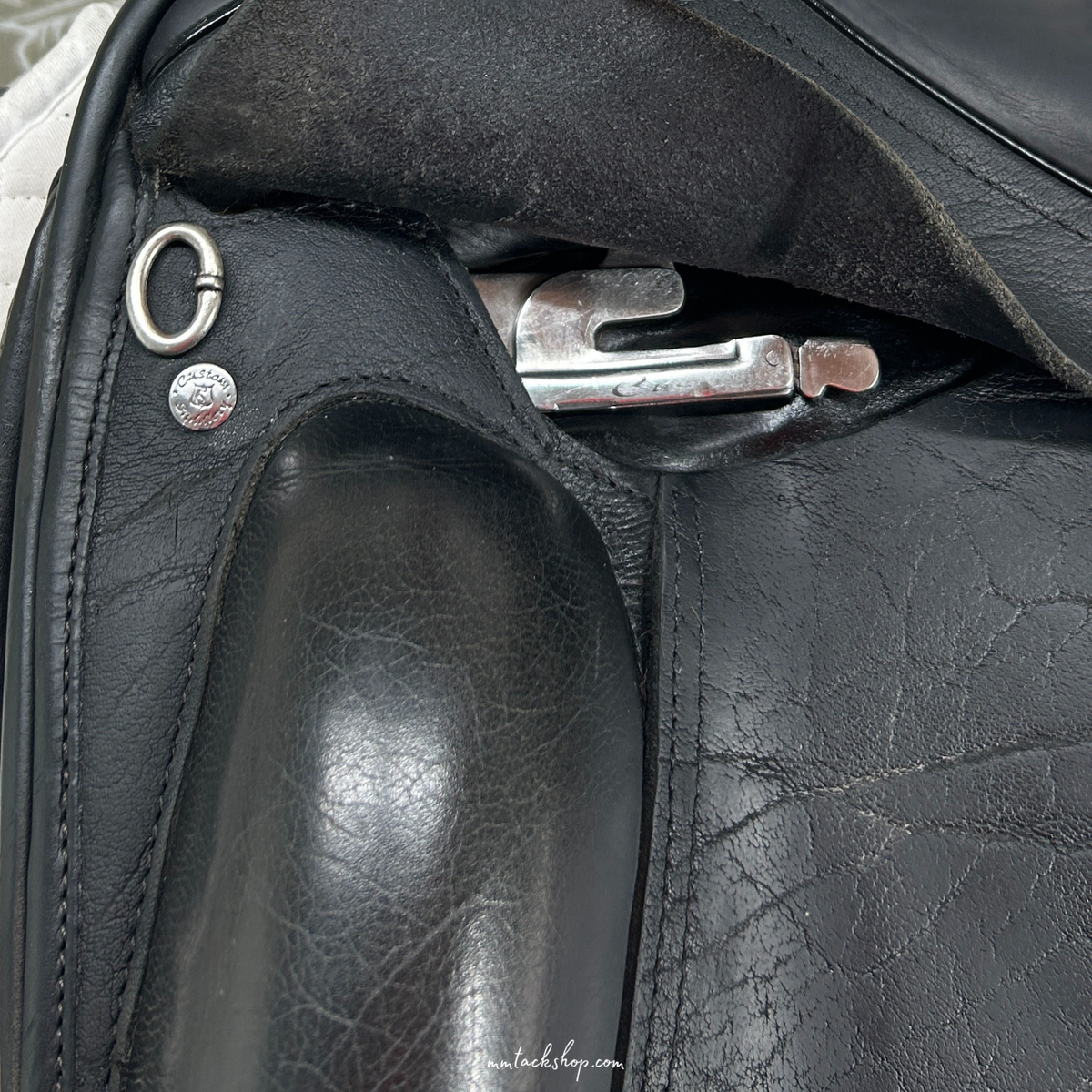 Used 18" Custom Advantage R Dressage Saddle