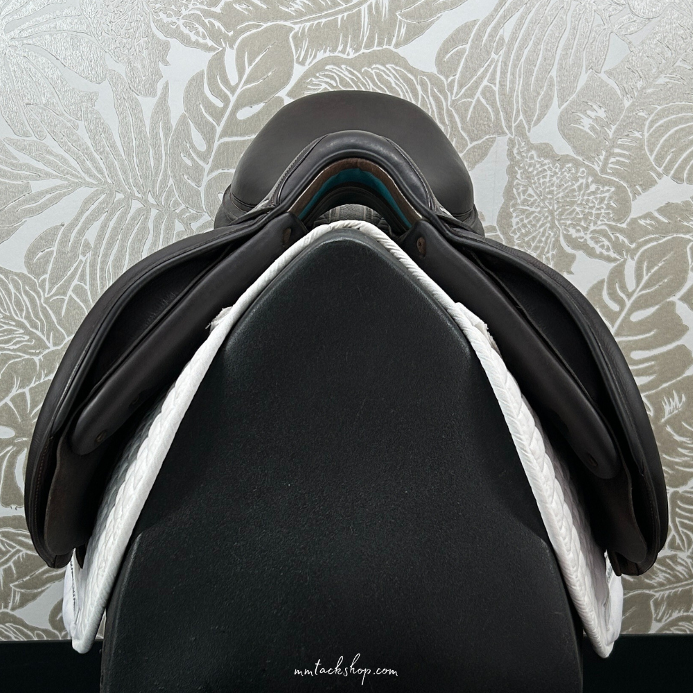 Front image of 17.5&quot; used Voltaire Palm Beach jump saddle.