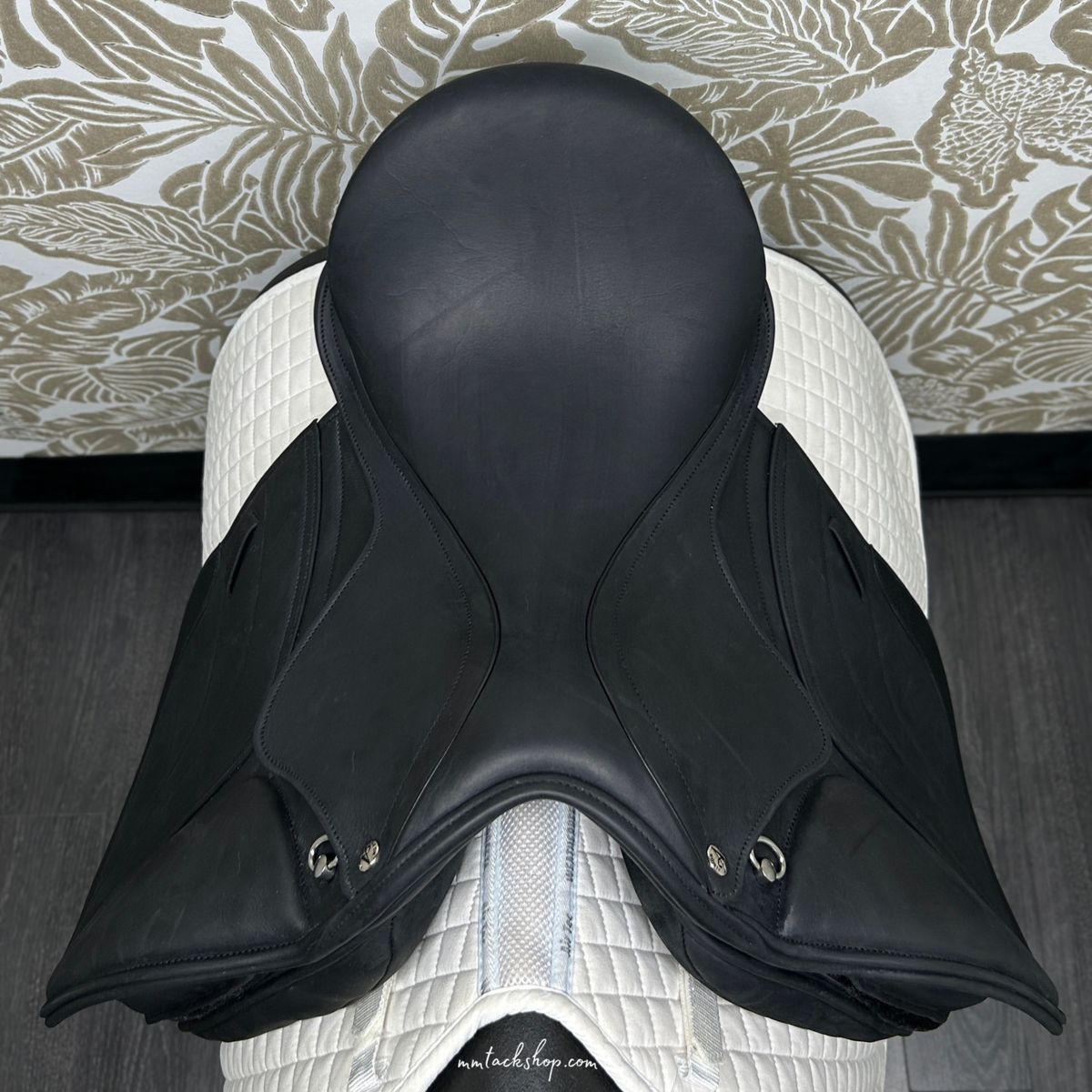 Albion Kontinuum Dressage Saddle 17.5" Med/Wide