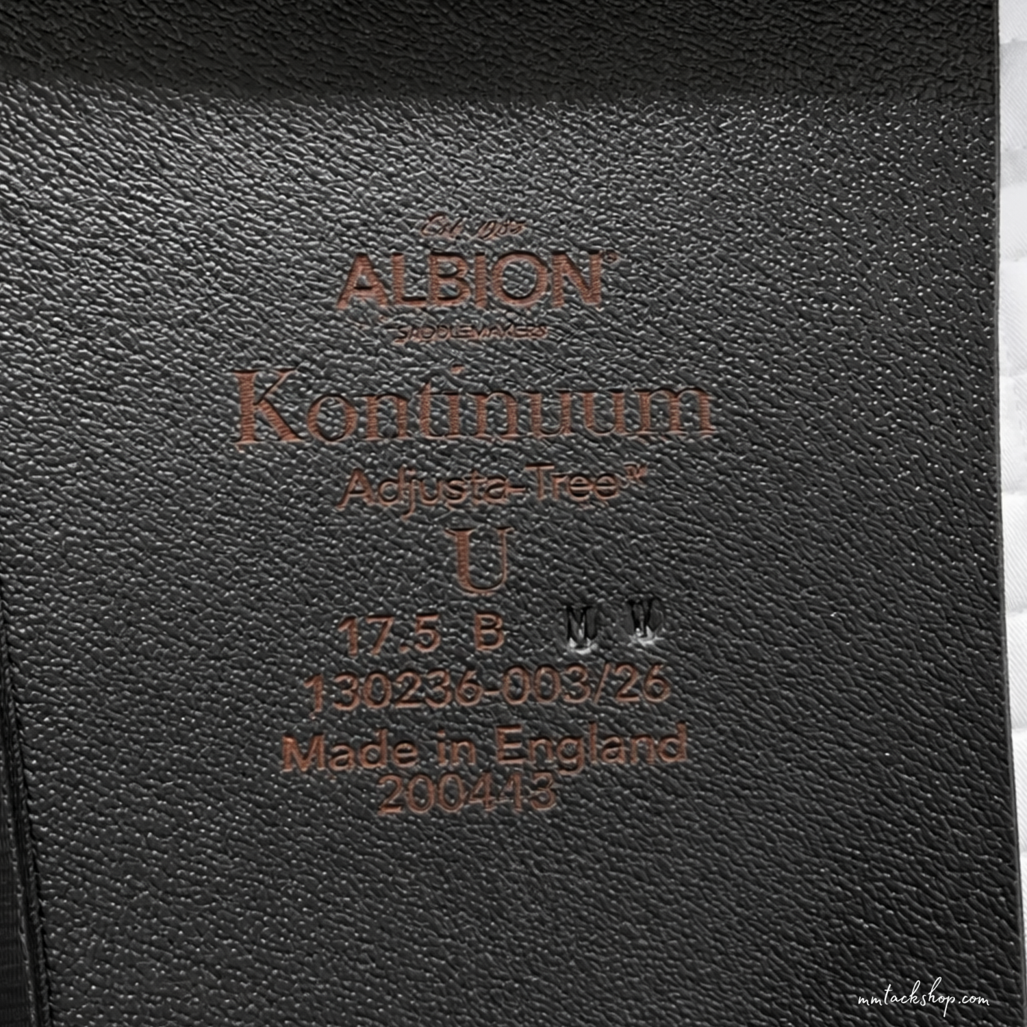 Albion Kontinuum Dressage Saddle 17.5" Med/Wide