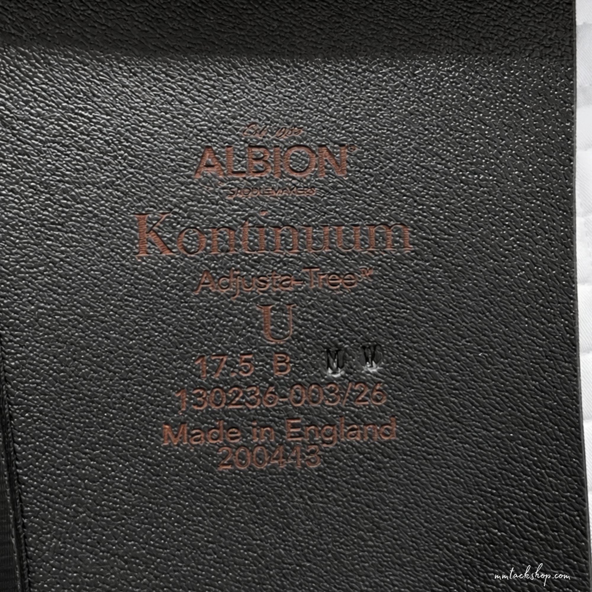 Albion Kontinuum Dressage Saddle 17.5" Med/Wide