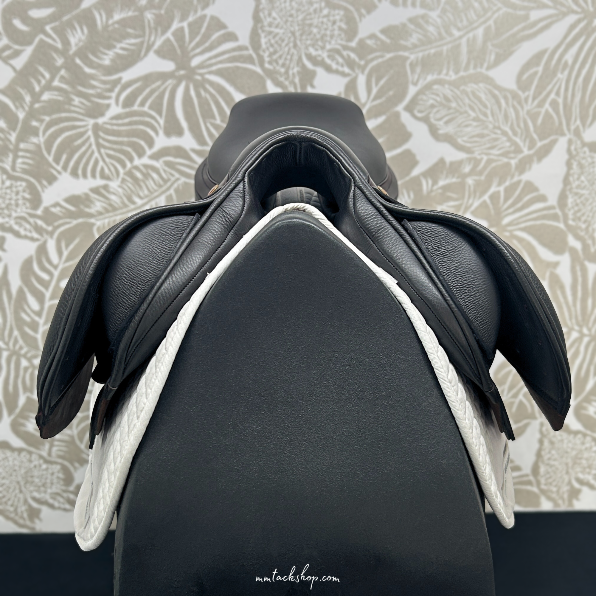 DEMO 17.5" Albion Kontrol Deep, Forward Flap Jump Saddle Medium