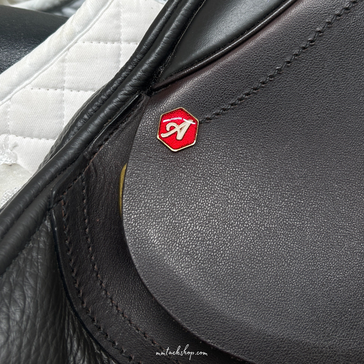 DEMO 17.5" Albion Kontrol Deep, Forward Flap Jump Saddle Medium