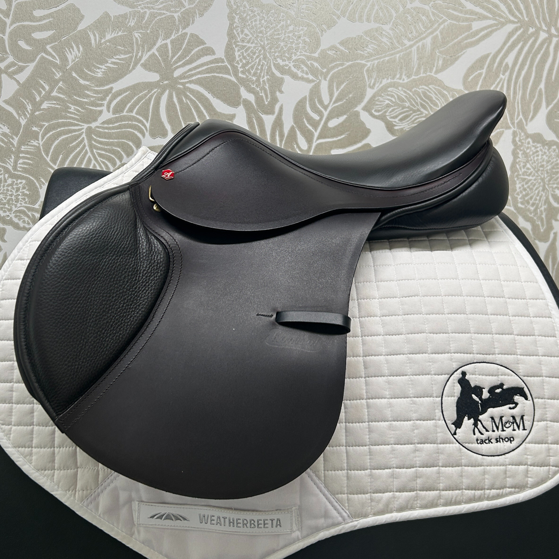 DEMO 17.5" Albion Kontrol Deep, Forward Flap Jump Saddle Medium