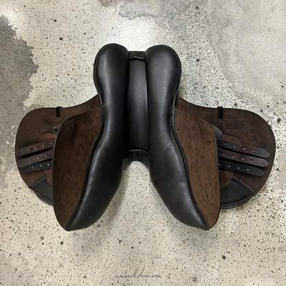 DEMO 17.5" Albion Kontrol Deep, Forward Flap Jump Saddle Medium