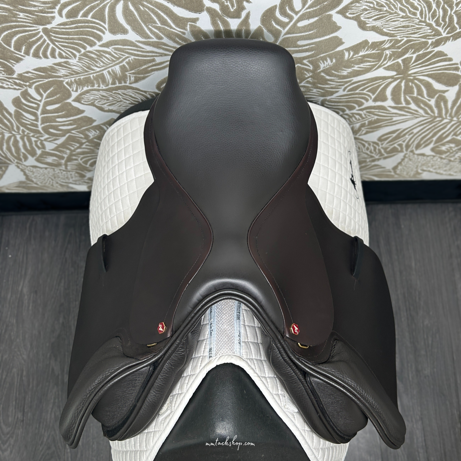 DEMO 17.5" Albion Kontrol Deep, Forward Flap Jump Saddle Medium