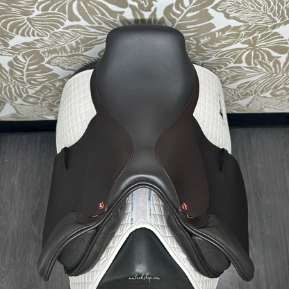 DEMO 17.5" Albion Kontrol Deep, Forward Flap Jump Saddle Medium