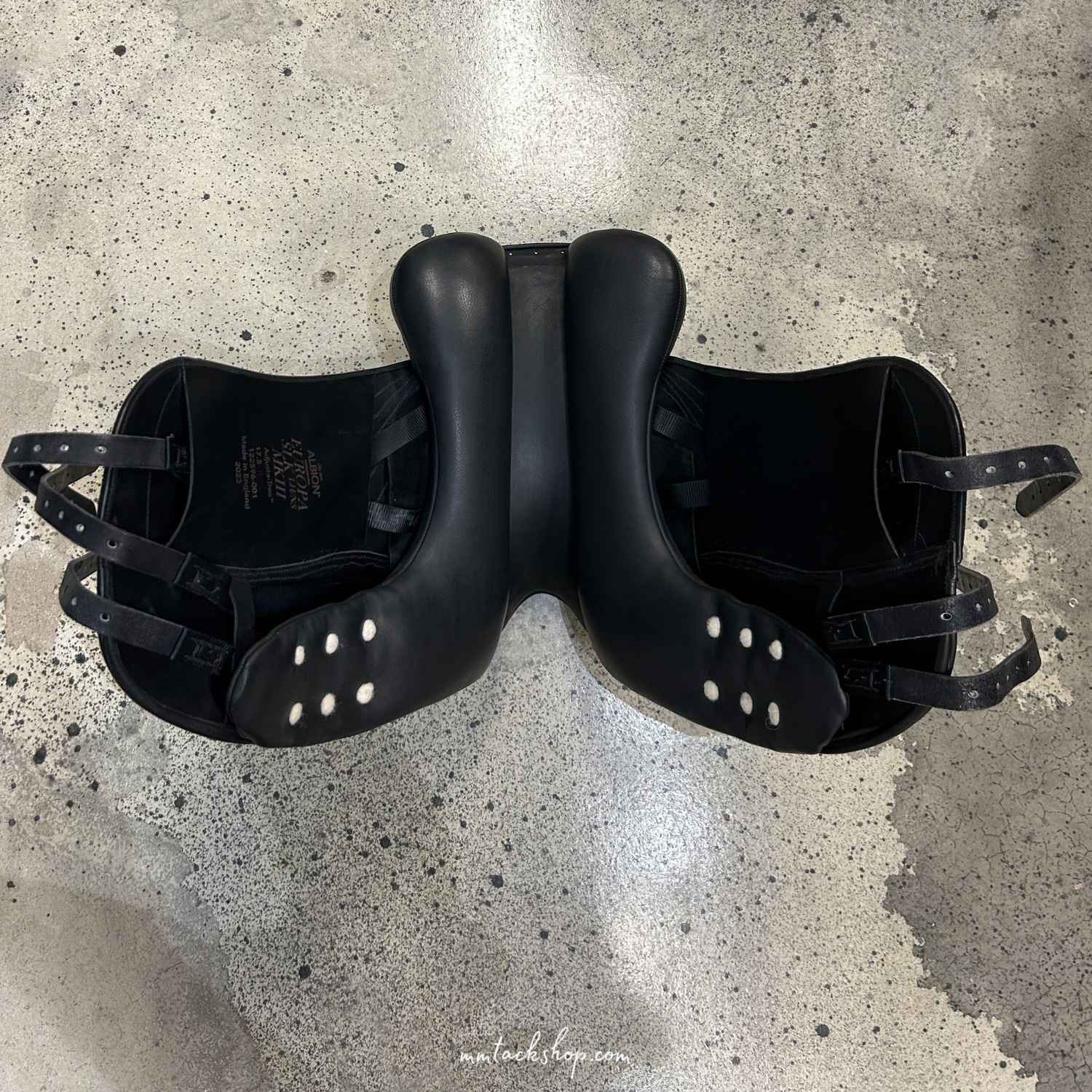 DEMO 17.5" Albion SLK MK3 Monoflap Dressage Saddle 17.5" Med/Wide