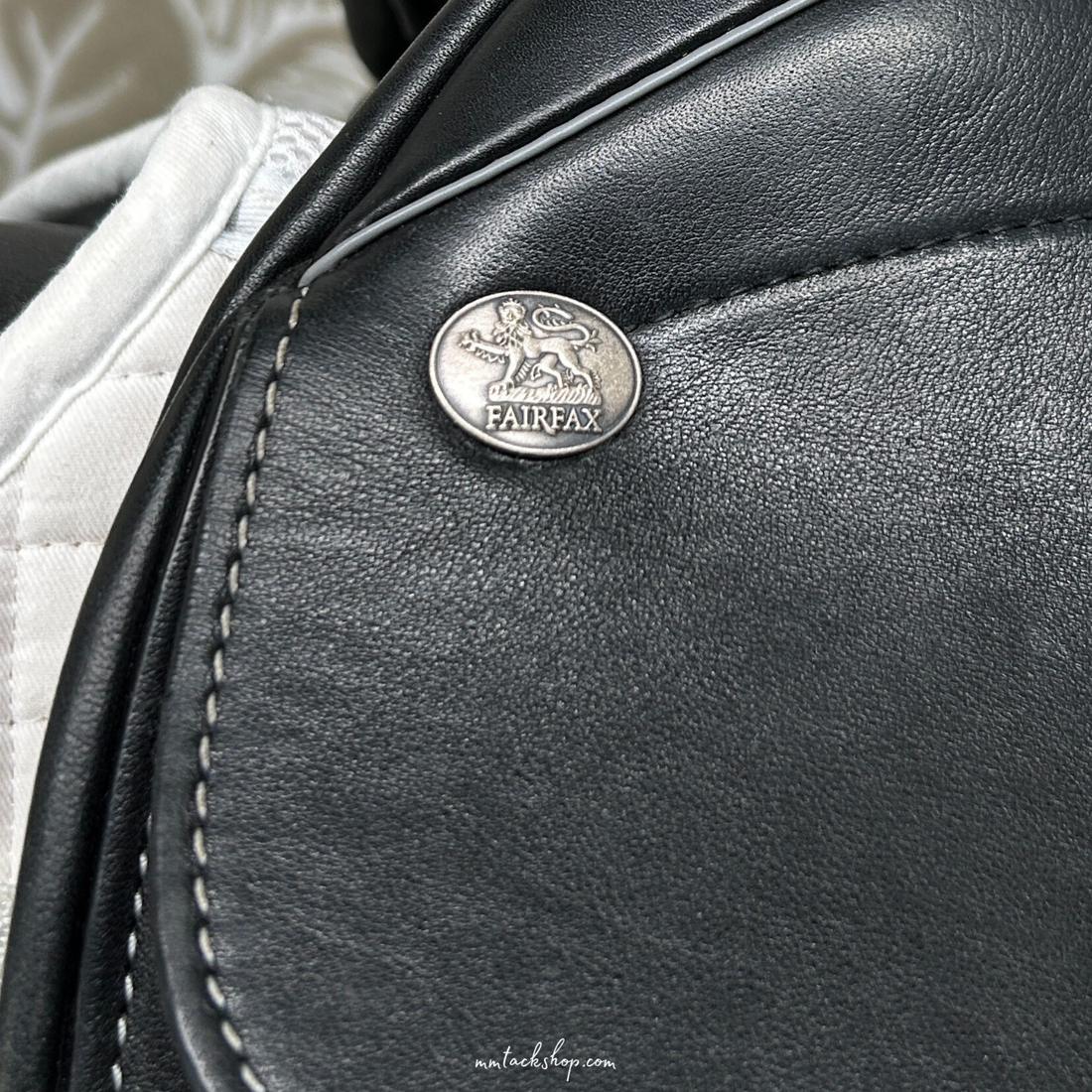 DEMO 17.5" Fairfax World Class I Dressage Saddle, Standard Flap