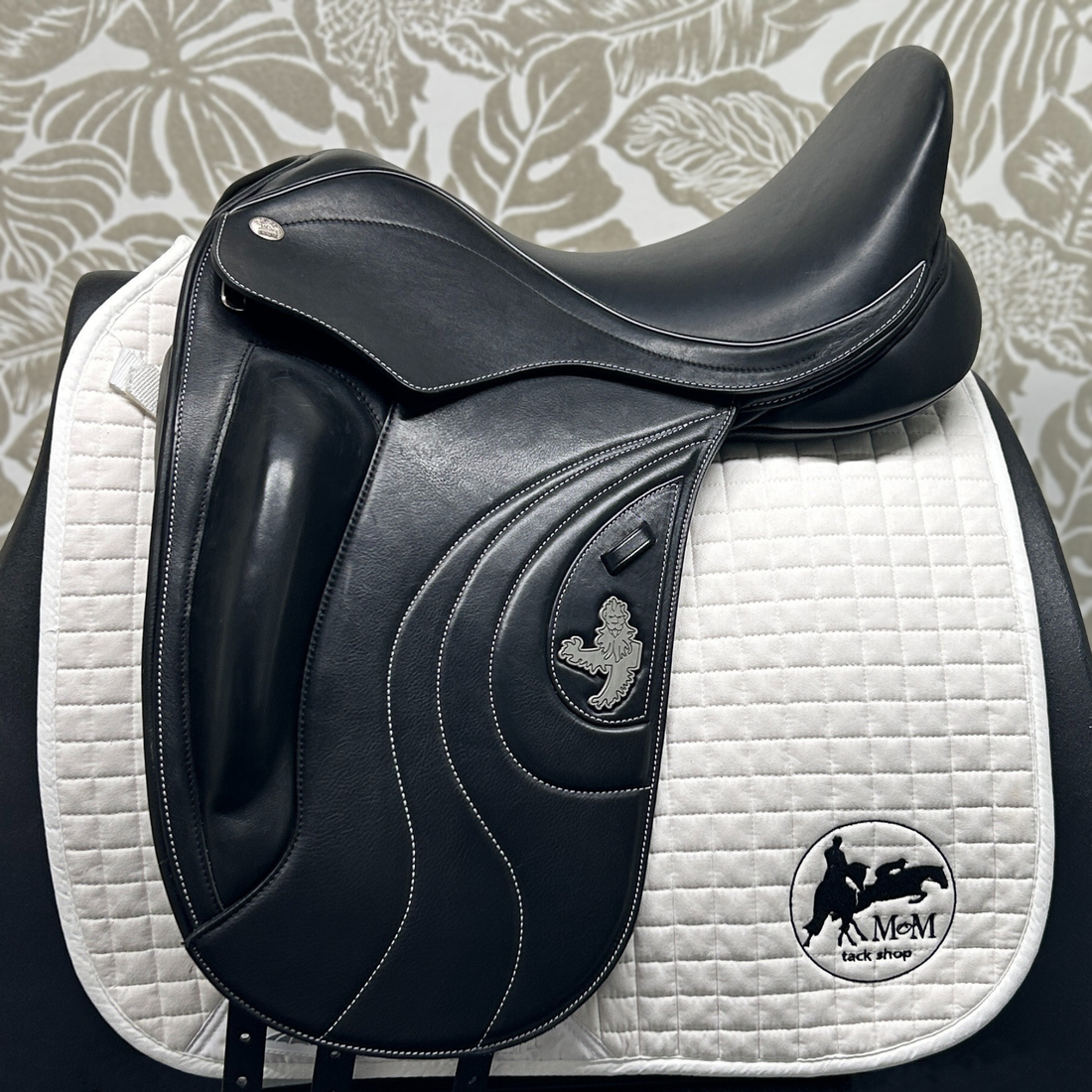 DEMO 18" Fairfax World Class I Dressage Saddle, Standard Flap