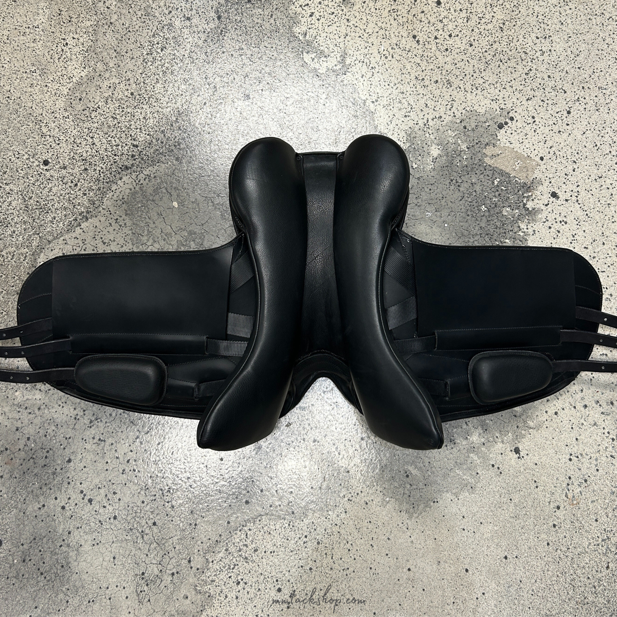 DEMO 18" Fairfax World Class I Dressage Saddle, Standard Flap