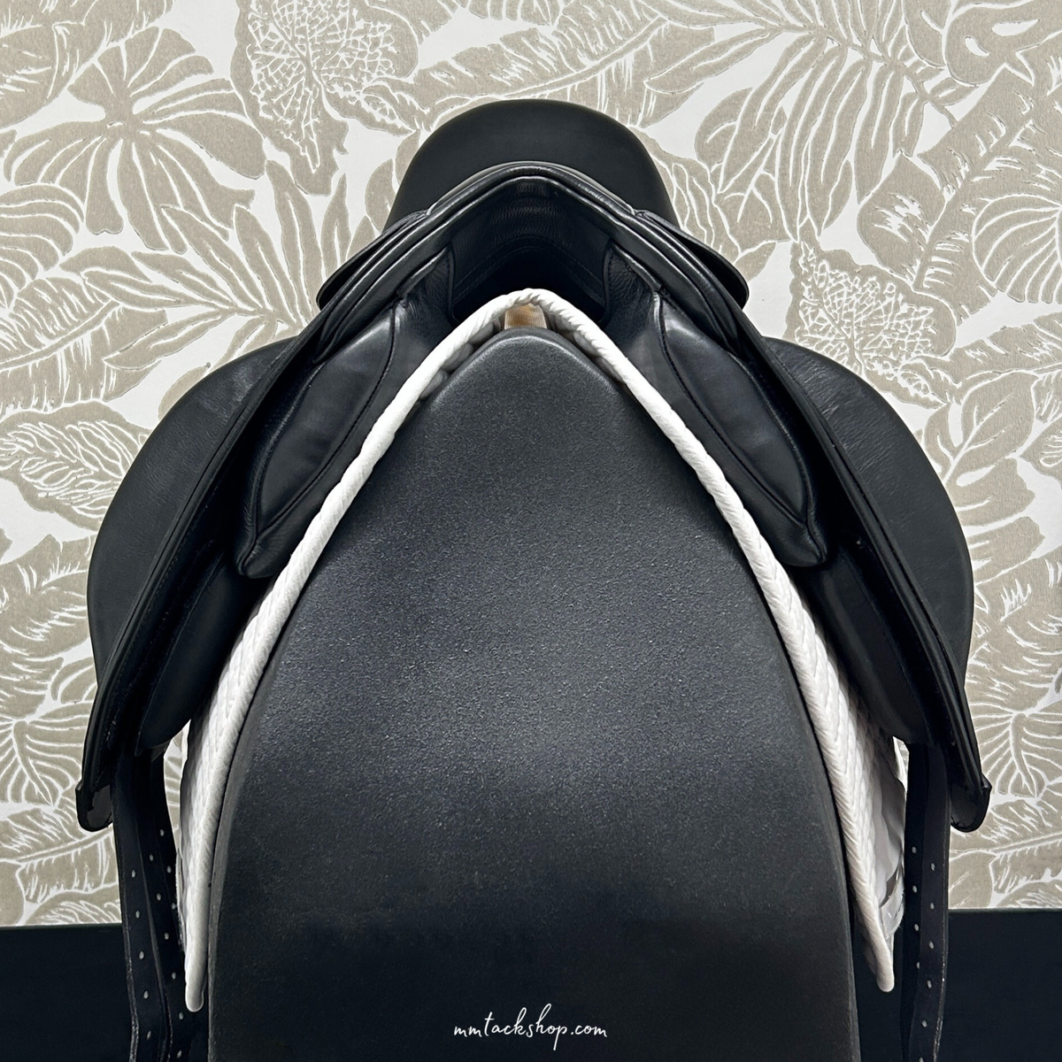 DEMO 18" Fairfax World Class I Dressage Saddle, Petite Flap