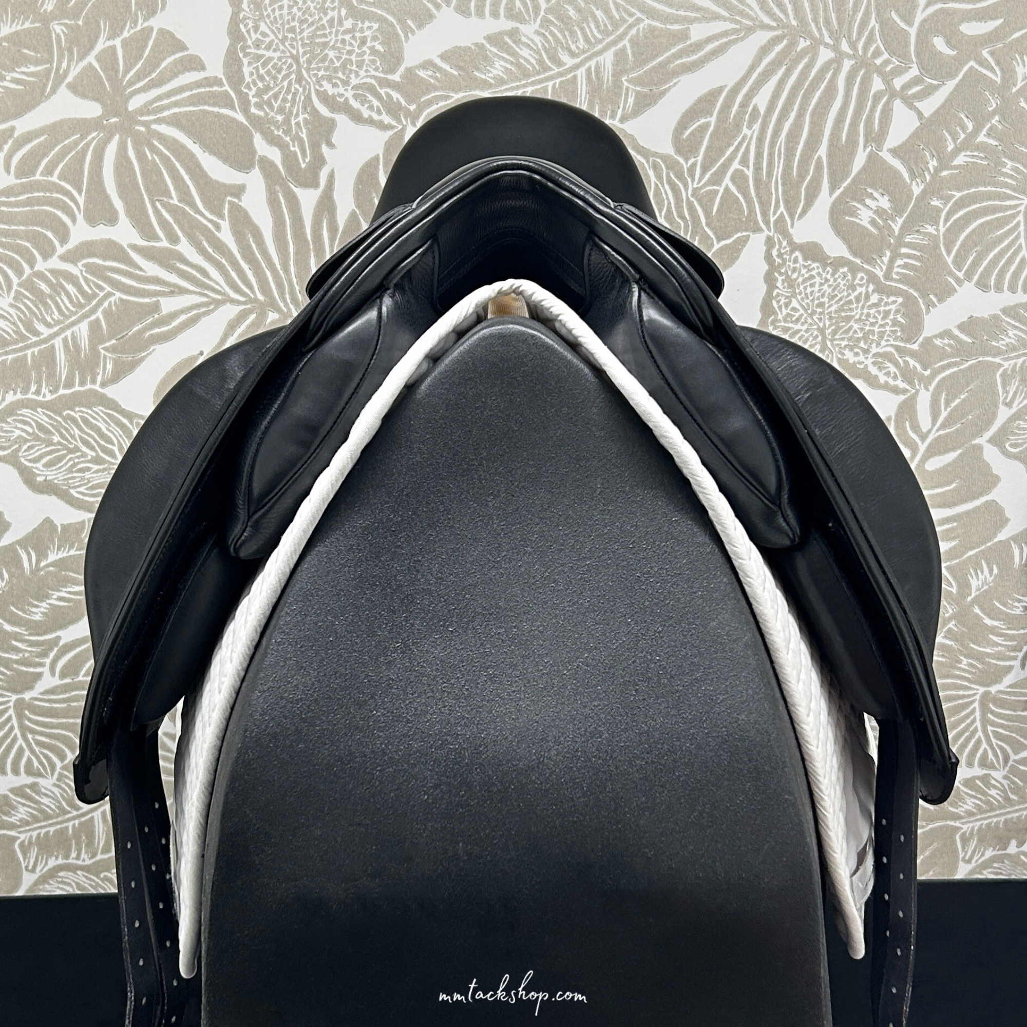 DEMO 18" Fairfax World Class I Dressage Saddle, Petite Flap