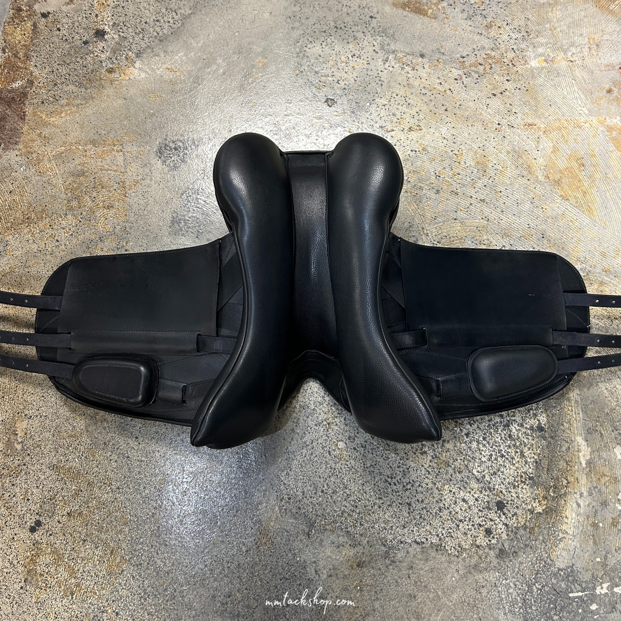 DEMO 18" Fairfax World Class I Dressage Saddle, Petite Flap