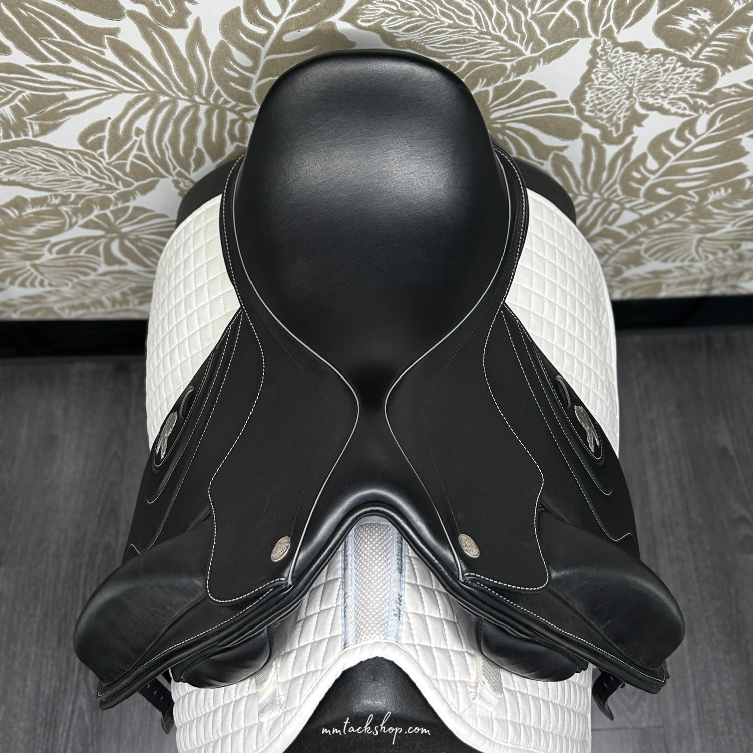 DEMO 18" Fairfax World Class I Dressage Saddle, Petite Flap